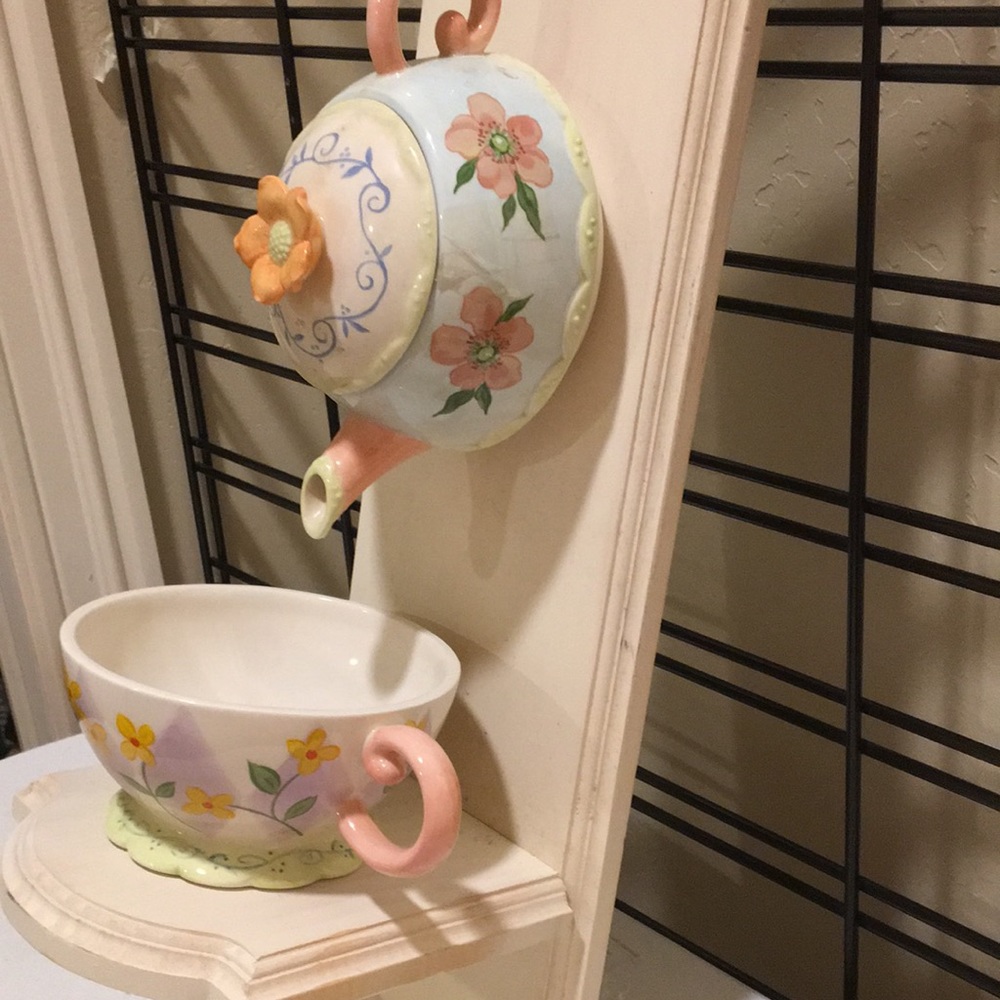 Bird Feeder - Handcrafted, Bird House, Garden Ornament. Backyard Birding - Picture 2 of 3